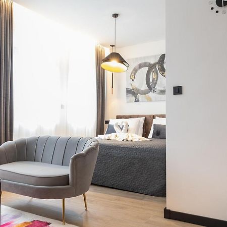 Apartmani Mozart-Centar วิโรวิติซา ภายนอก รูปภาพ