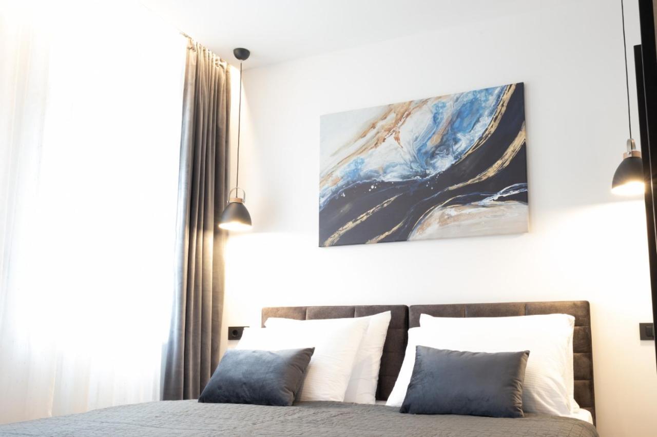 Apartmani Mozart-Centar วิโรวิติซา ภายนอก รูปภาพ
