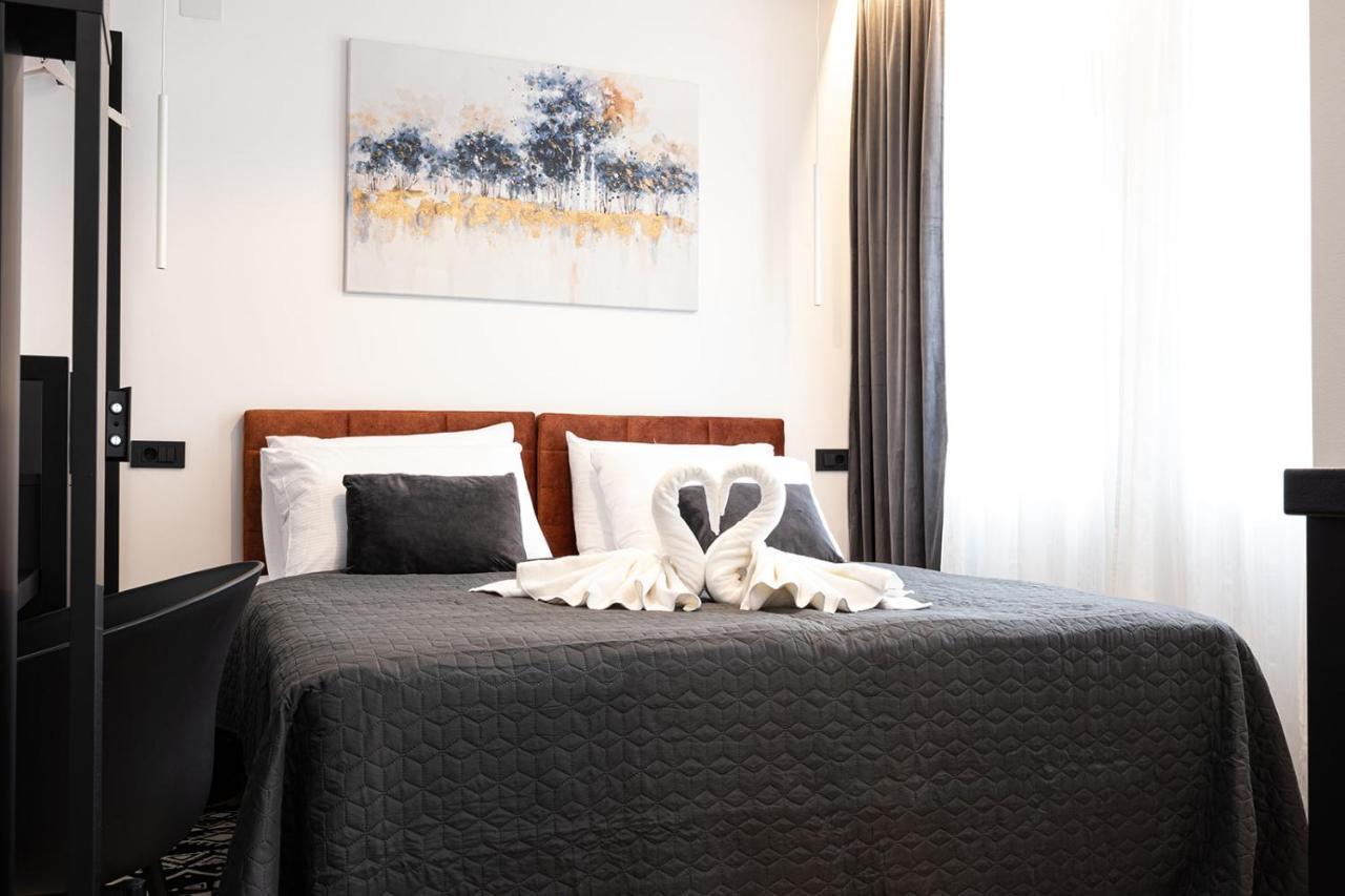 Apartmani Mozart-Centar วิโรวิติซา ภายนอก รูปภาพ