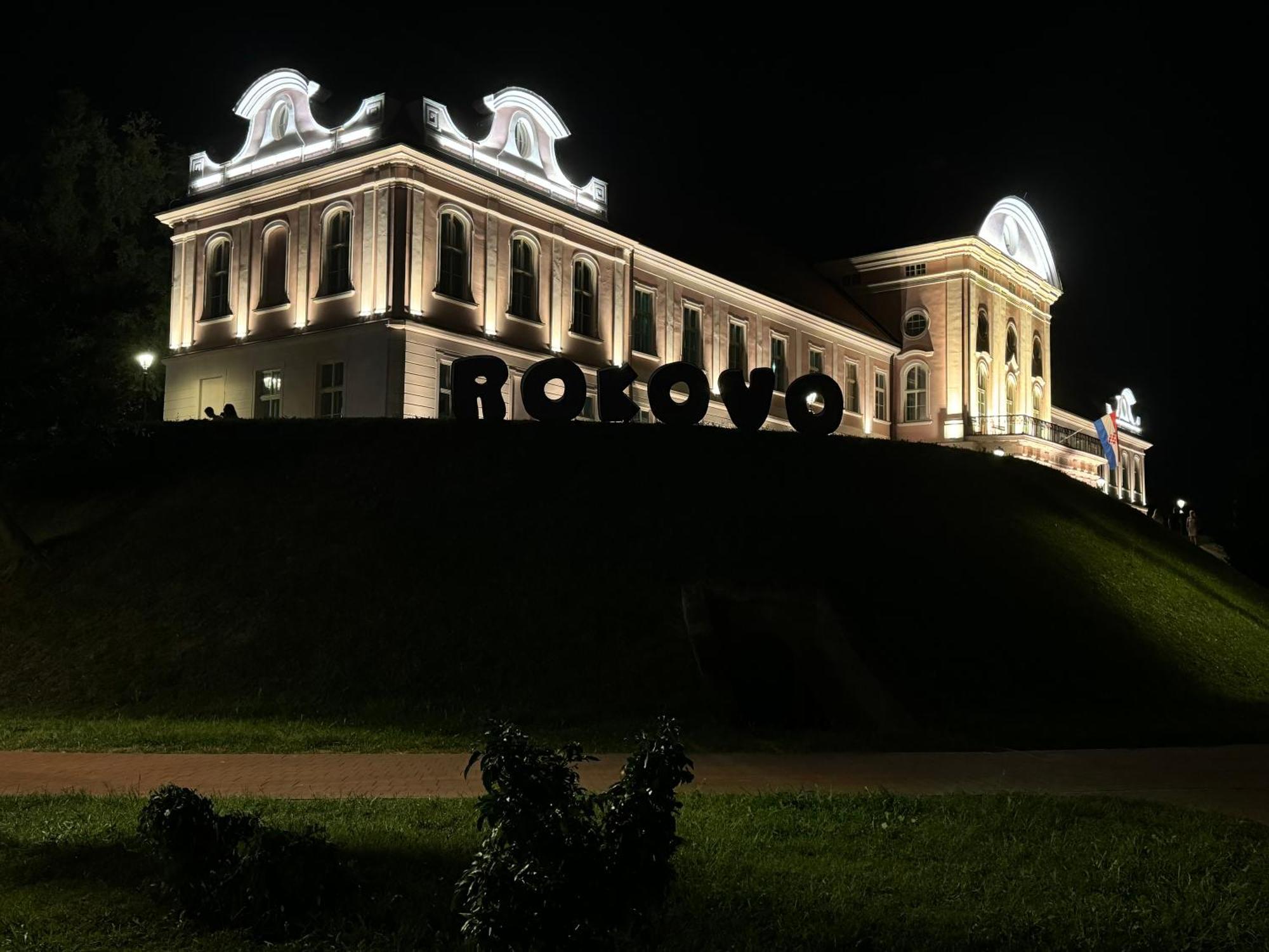Apartmani Mozart-Centar วิโรวิติซา ภายนอก รูปภาพ